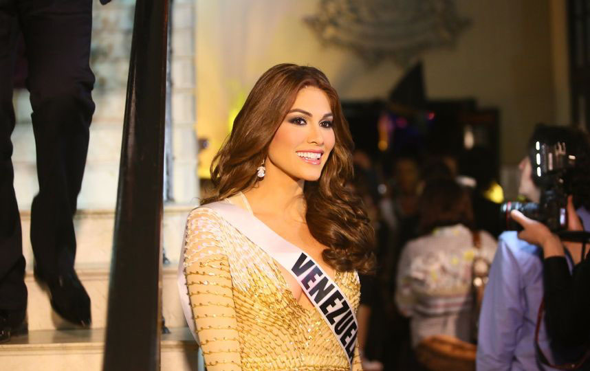 Les candidates de Miss Univers sortent en boîte à Moscou (4)