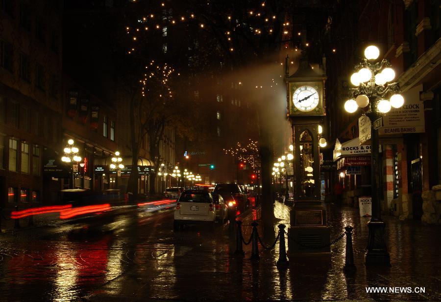 La photo prise le 4 novembre 2013 montre l'Horloge à vapeur de Gastown, l'une des attractions les plus visitées de Vancouver, au Canada. 