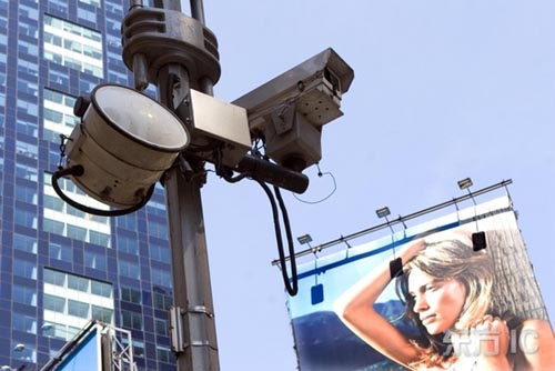 7. La vidéo surveillance On a parlé pour la première fois de l’existence d’une télévision en circuit fermé dans « 1984 », le chef-d’œuvre de George Orwell. Depuis les années 70, les services de la vidéo surveillance sont apparus dans les lieux publics.