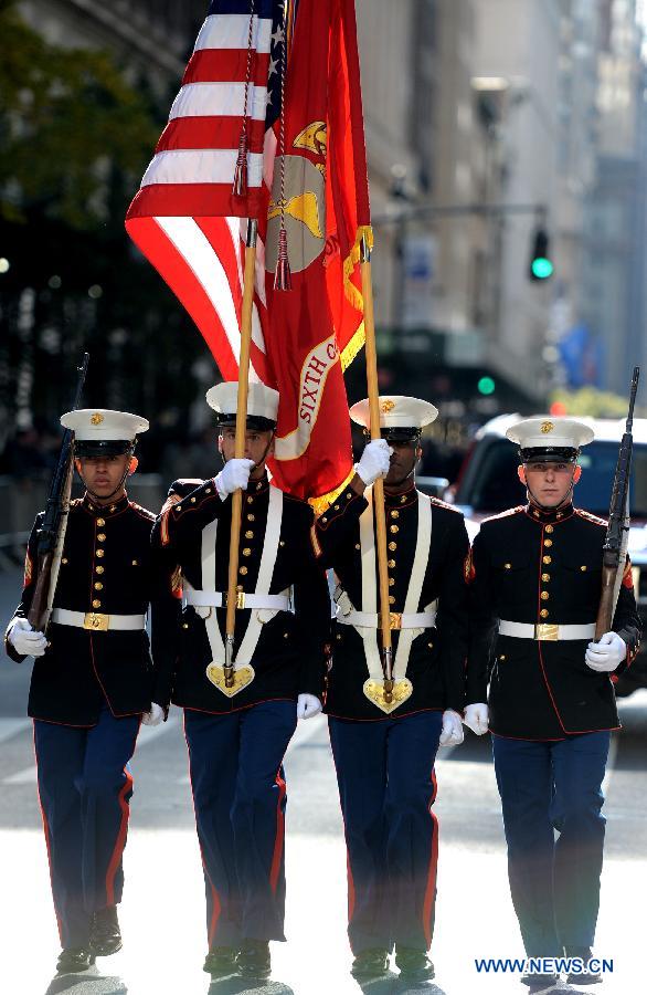 Des soldats américains participent à la grande parade de la journée des anciens combattants dans la ville de New York, aux États-Unis, 11 novembre 2013. (Xinhua/Wang Lei) 