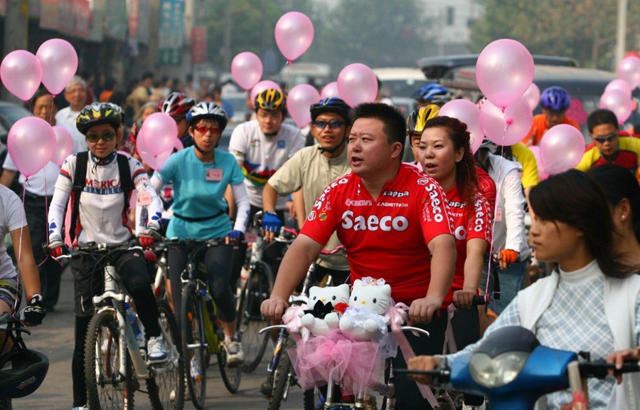 Le 6 octobre 2006, un jeune couple amateur de cyclisme a organisé un mariage à la fois écologique, économe, mais à la mode. 