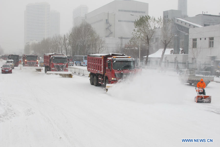 Des tempêtes de neige perburbent la circulation dans le nord-est de la Chine (2)