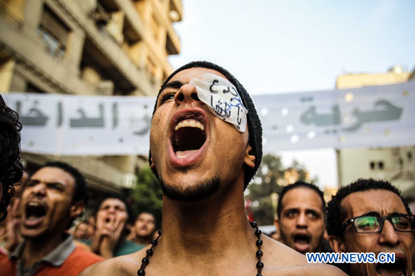 Egypte : heurts entre partisans et opposants de l'armé sur la place Tahrir au Caire (2)