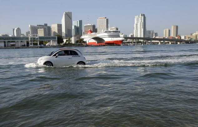 Miami : le grand bain de la voiture amphibie, la Fiat 500 (4)