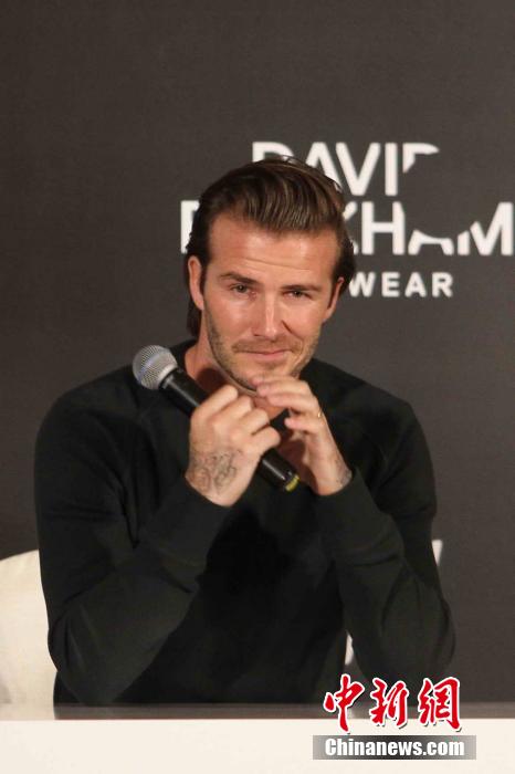 Photos - David Beckham à Shanghai pour la promotion H&M (2)