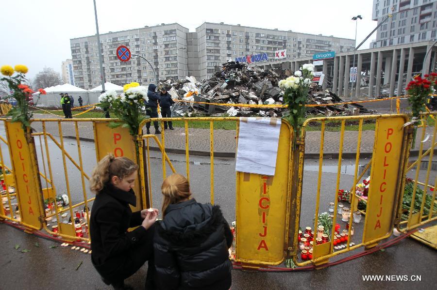 Lettonie: le bilan de l'effondrement du toit d'un supermarché monte à 54 morts 