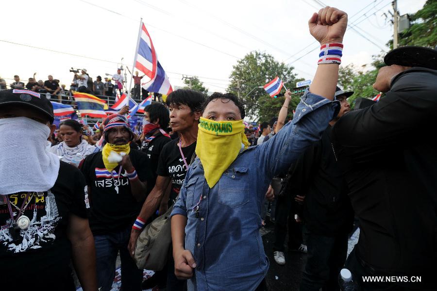 Thaïlande : les manigestants antigouvernement occupent le ministère des Affaires étrangères  (2)