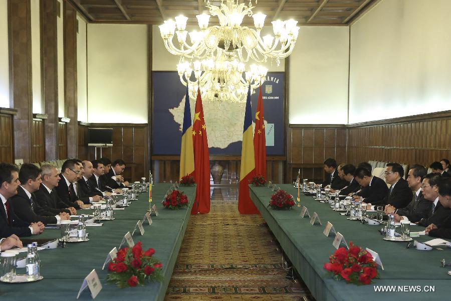 Li Keqiang appelle à des efforts tous azimuts pour faire avancer l'amitié et la coopération entre la Chine et la Roumanie