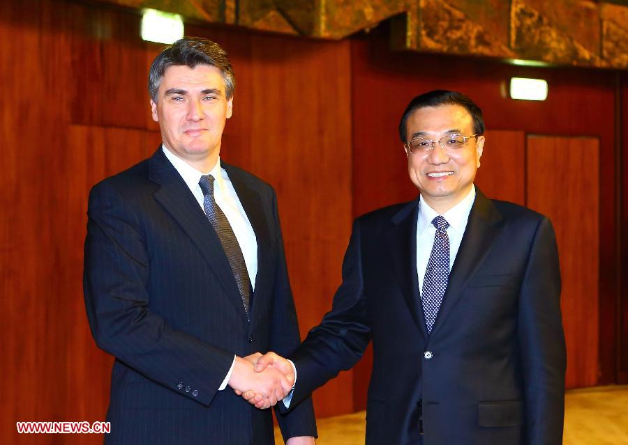 Le Premier ministre chinois Li Keqiang rencontre le Premier ministre croate Zoran Milanovic.