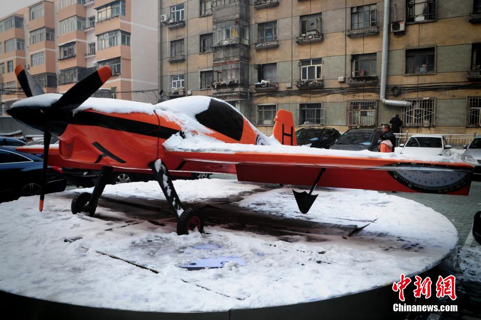 Un parking où stationnent des avions dans le Xinjiang (3)