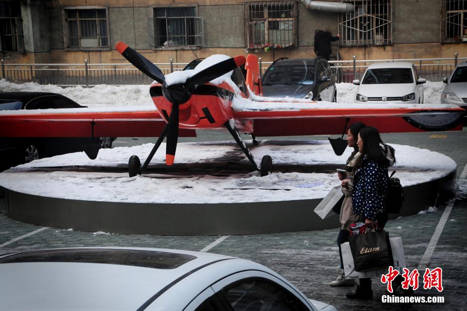 Un parking où stationnent des avions dans le Xinjiang (2)