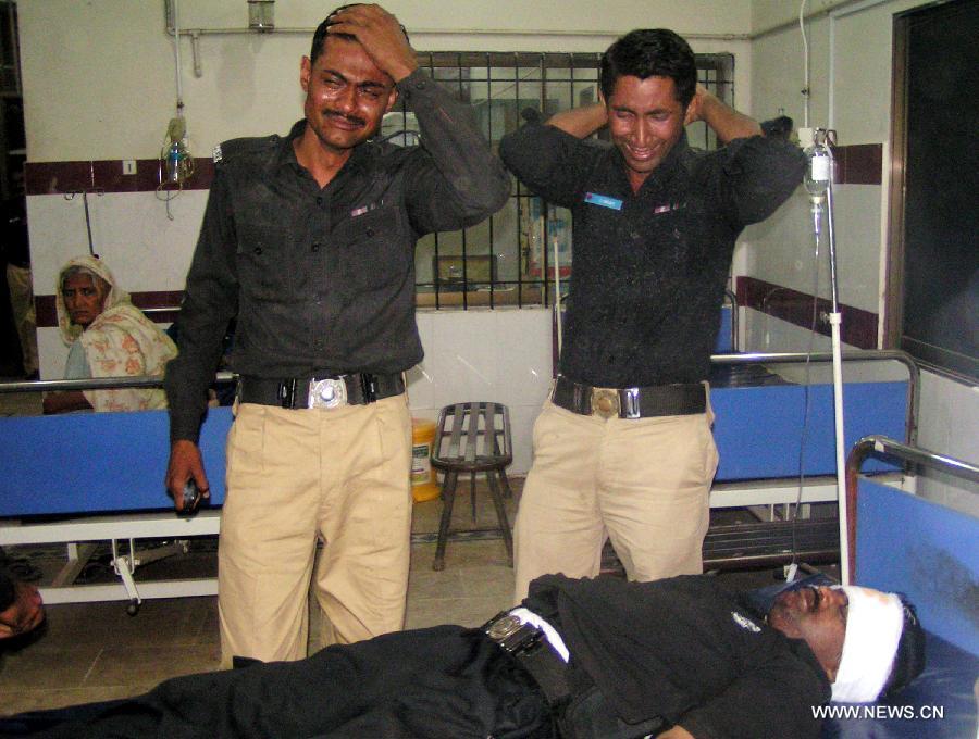 Cinq policiers tués par des tirs dans le sud du Pakistan  (2)