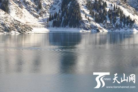 Xinjiang : apparition de deux « monstres aquatiques » sur le lac Tianchi (2)