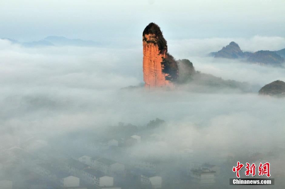 Scène féérique autour de la montagne Longhushan du Jiangxi