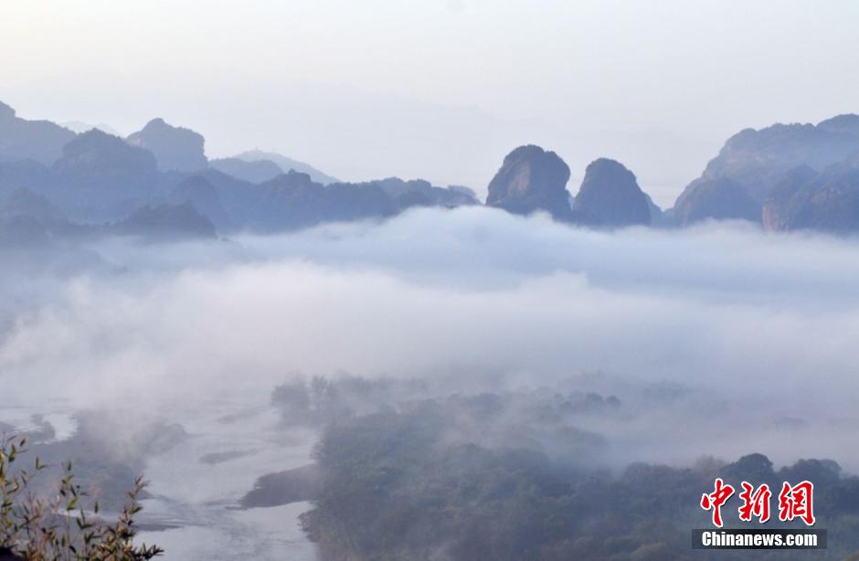 Scène féérique autour de la montagne Longhushan du Jiangxi (3)