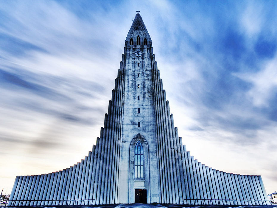 L'église luthérienne Hallgrímskirkja qui est située dans le sud-est du centre-ville de Reykjavik, en Islande