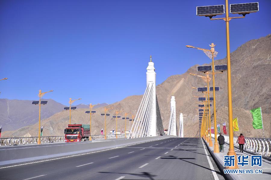 Le 1er pont extradossé du Tibet ouvert à la circulation (2)
