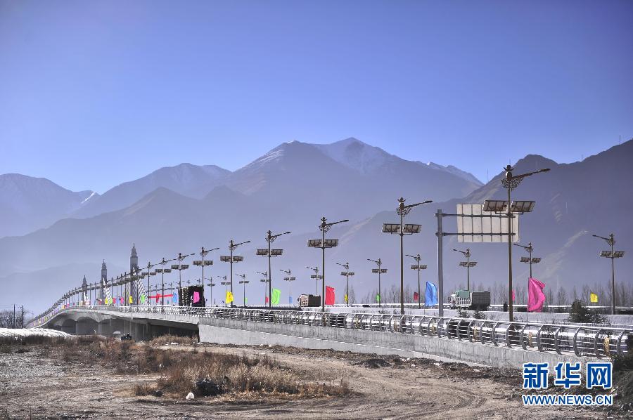 Le 1er pont extradossé du Tibet ouvert à la circulation