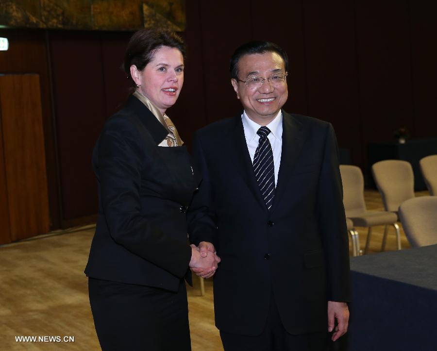 Le Premier ministre chinois rencontre des dirigeants de pays d'Europe centrale et orientale (3)