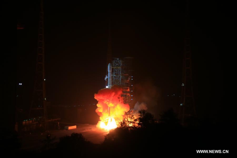Chine: lancement de la sonde lunaire Chang'e-3 avec un rover à bord 