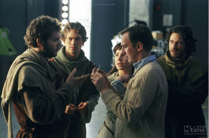 Paul Walker avec l'équipe du film Timeline en 2003