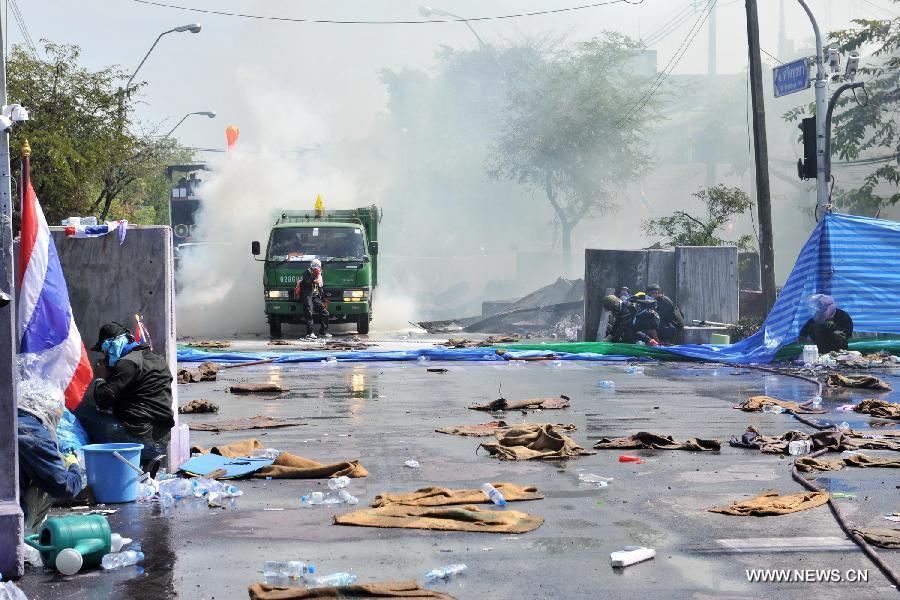 Agitation politique en Thaïlande: trois morts et 127 blessés (ministère) (2)