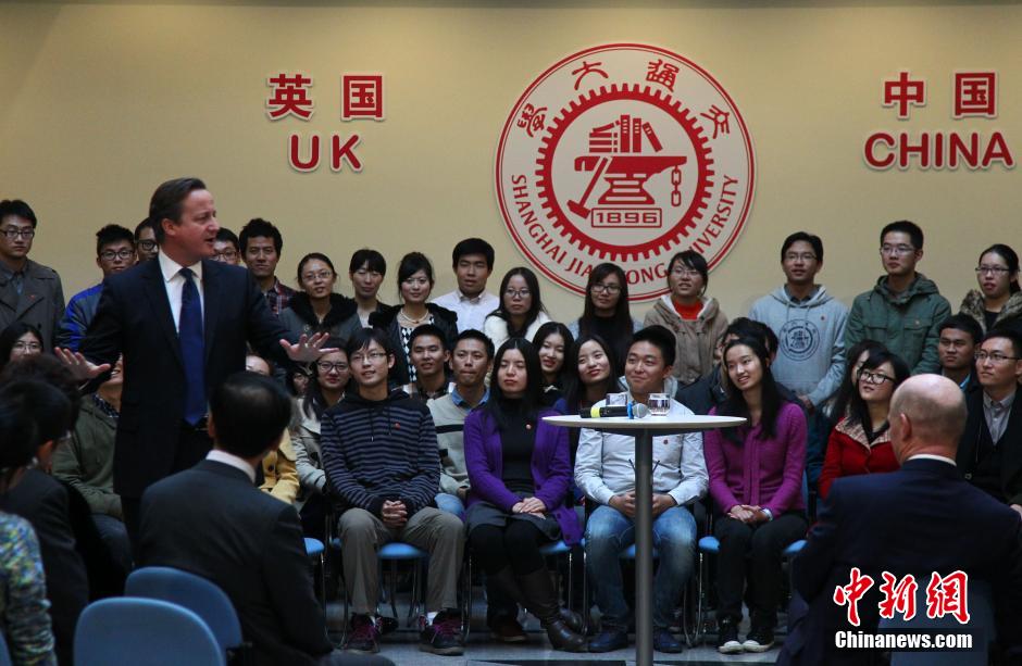 David Cameron prononce un discours à l'Université Jiaotong de Shanghai (2)