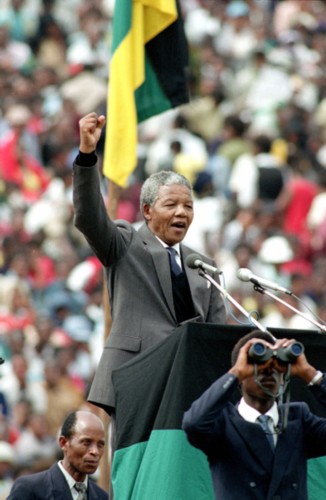 Le 13 février 1990, après avoir été libéré, Mandela a prononcé un discours devant les supporters de l'African National Congress au stade de la cité du football à Soweto.