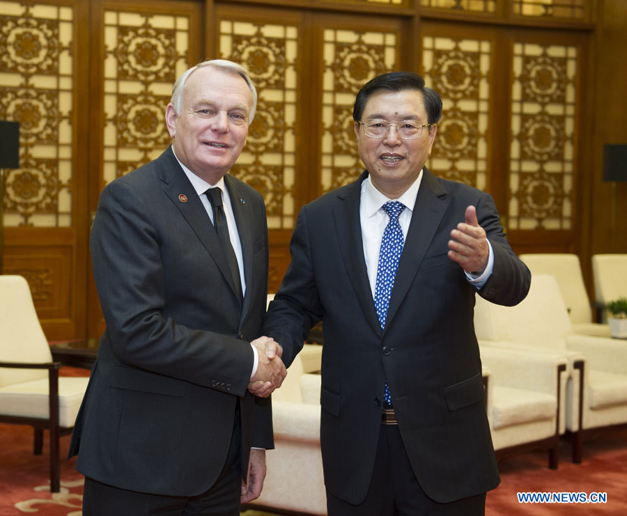 Le plus haut législateur chinois rencontre le Premier ministre français