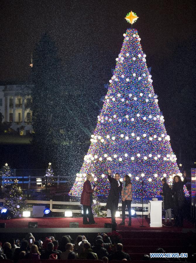 Photos - Obama allume le sapin de Noël national  (4)