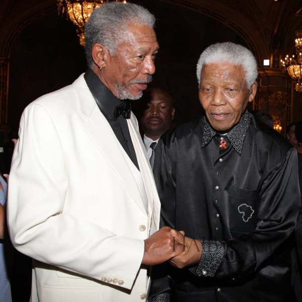 Rétrospective: les célébrités qui ont posé avec Nelson Mandela (29)
