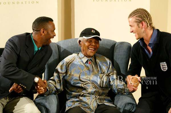 Rétrospective: les célébrités qui ont posé avec Nelson Mandela (32)
