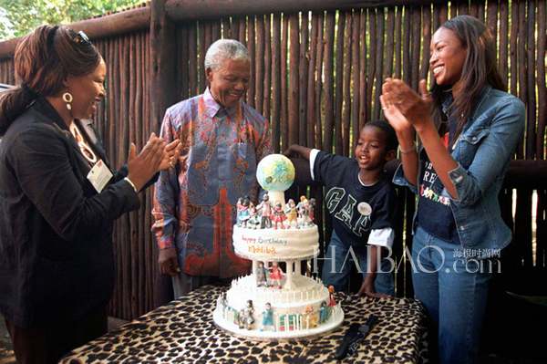 Rétrospective: les célébrités qui ont posé avec Nelson Mandela (8)