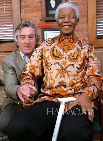 Rétrospective: les célébrités qui ont posé avec Nelson Mandela (10)