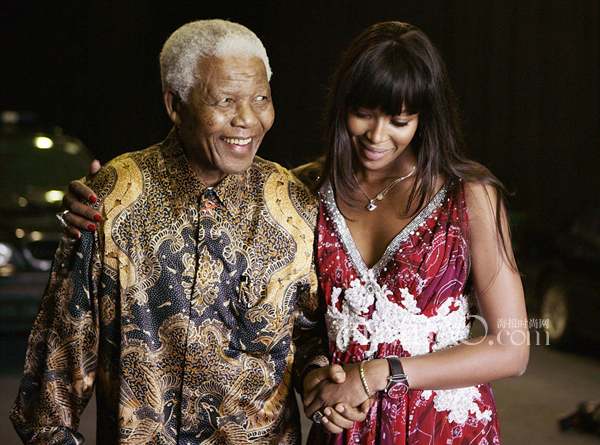 Rétrospective: les célébrités qui ont posé avec Nelson Mandela (4)
