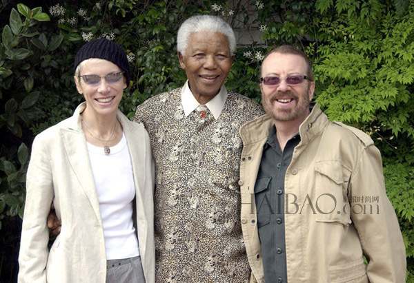 Rétrospective: les célébrités qui ont posé avec Nelson Mandela (2)
