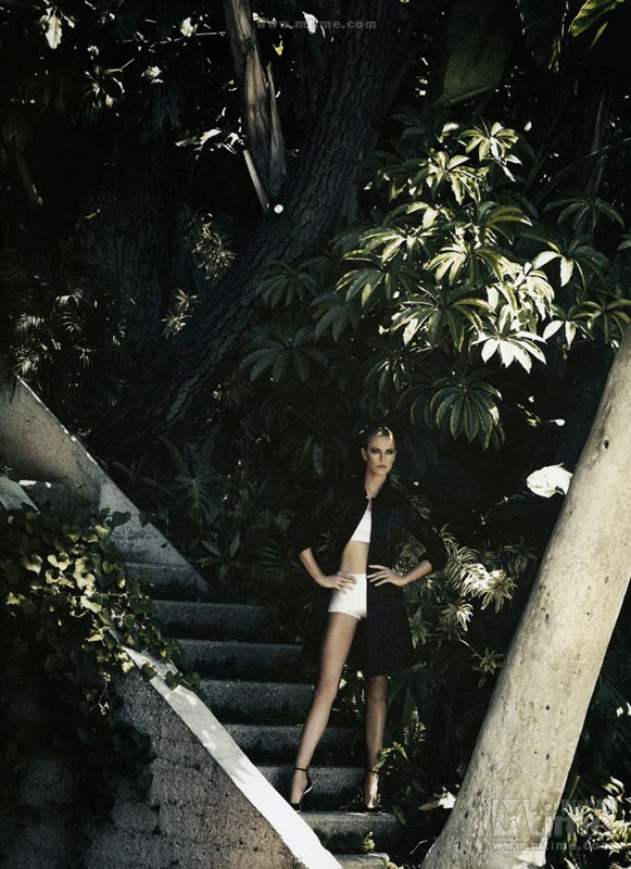 Charlize Theron en couverture de Dior Magazine (6)