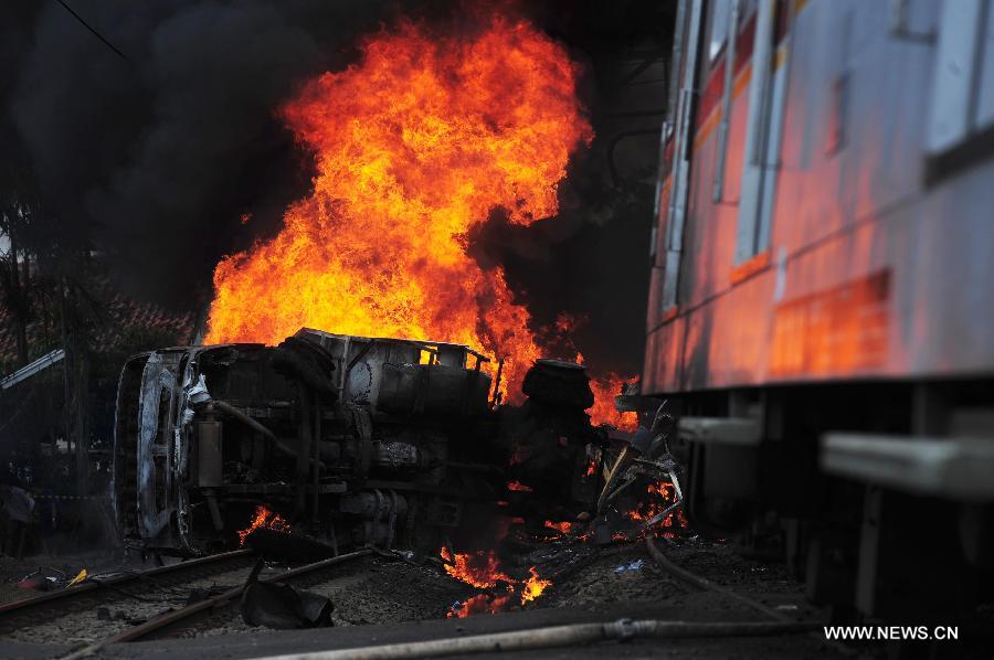 Indonésie: 6 morts et 59 blessés dans une collision entre un train et un camion à Jakarta