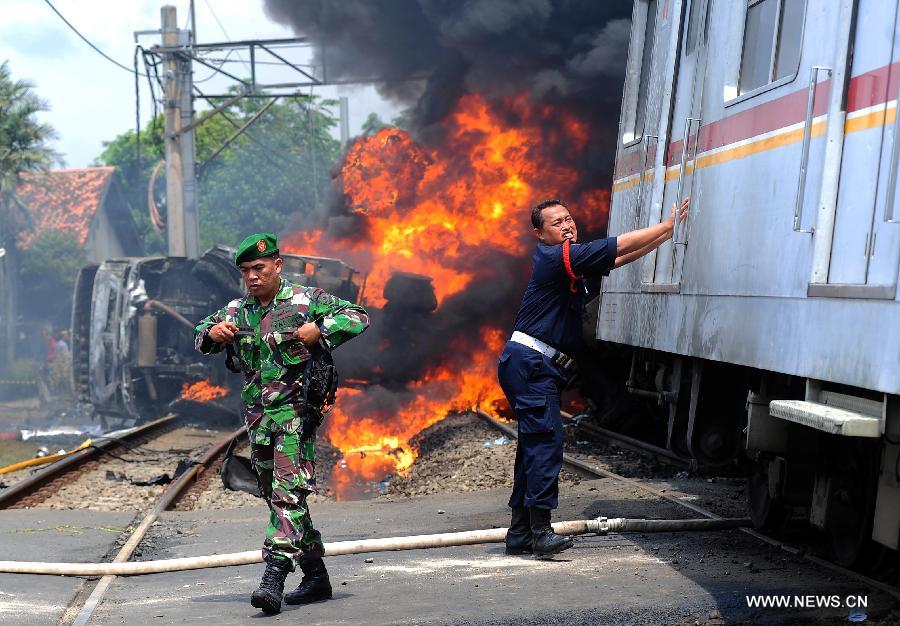 Indonésie: 6 morts et 59 blessés dans une collision entre un train et un camion à Jakarta (2)