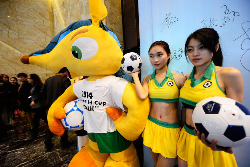 La mascotte de la Coupe du Monde de foot 2014 en Chine (4)