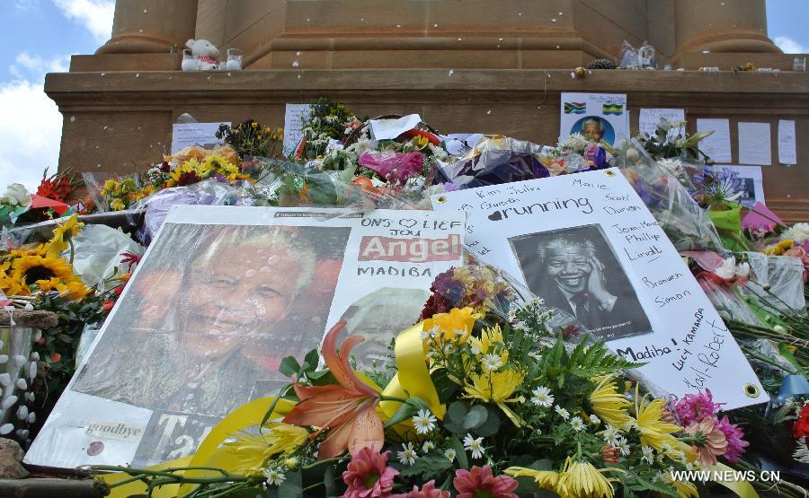 Le cercueil de Mandela transféré au siège de la présidence pour un dernier hommage