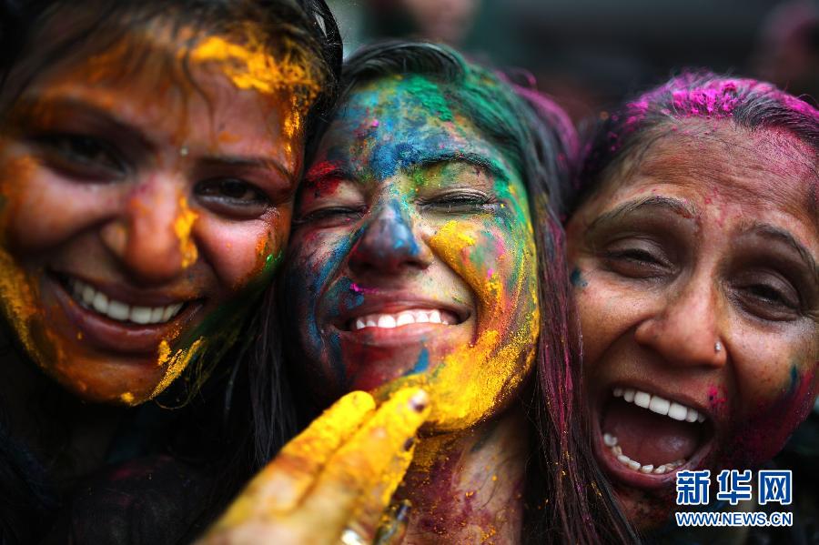 Le 31 mars, la population fête le festival d'Holi des couleurs à Kuala Lumpur en Malaisie. (Photo : Xinhua/AFP)