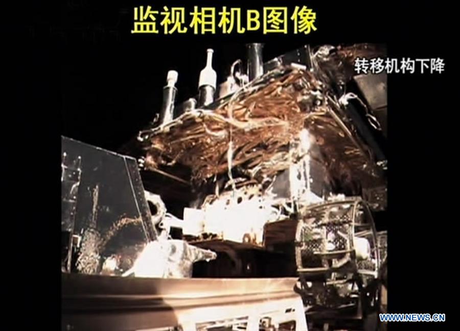 Le rover lunaire chinois s'est séparé du module d'alunissage (4)