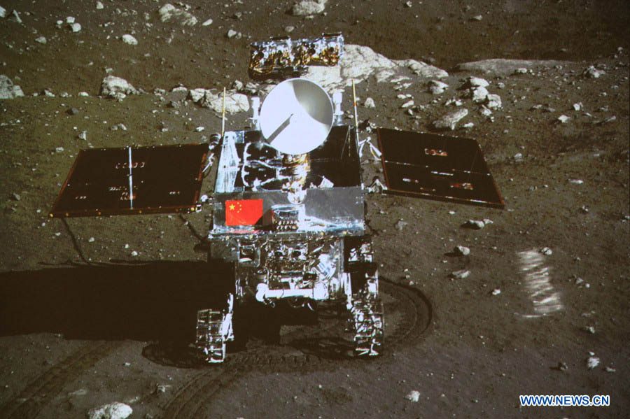 Mission de la sonde lunaire Chang'e-3 : le rover et le module d'alunissage se sont pris mutuellement en photo (2)