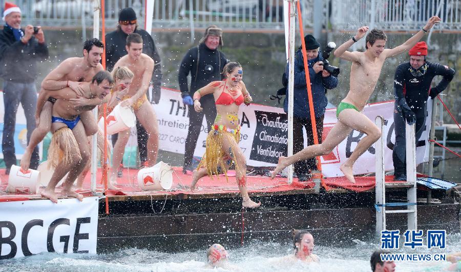 Genève : la compétition annuelle de natation hivernale avant Noël