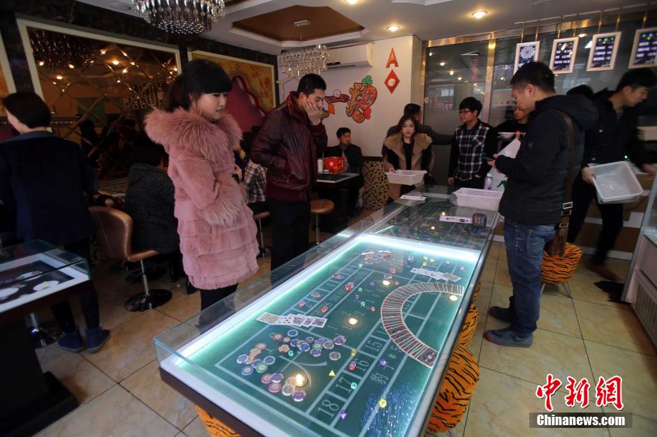 Un restaurant s'inspire du casino à Taiyuan (2)