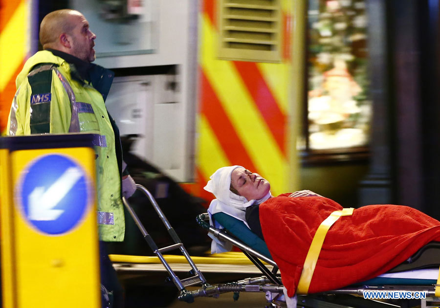 Royaume-Uni : l'effondrement du plafond d'un théâtre fait 88 blessés à Londres  (2)