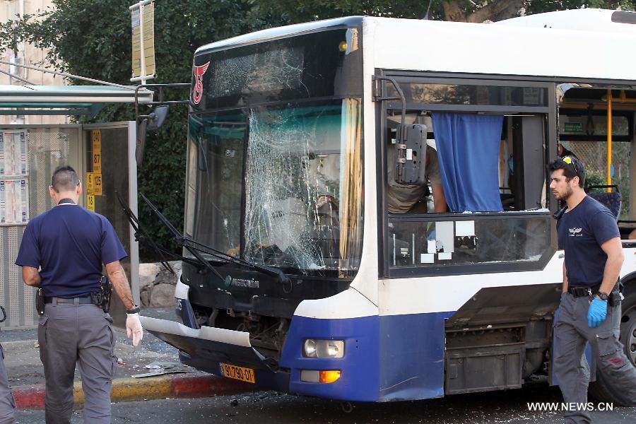 Israël : explosion d'une bombe dans un bus près de Tel Aviv