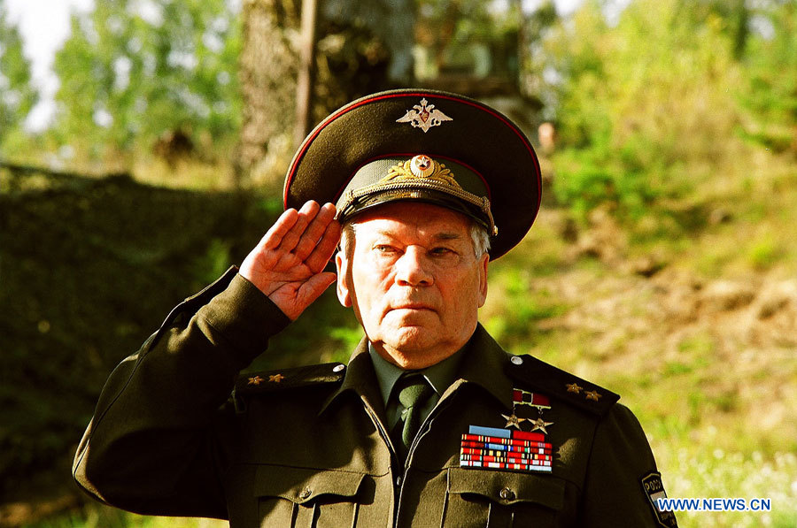 Décès de Mikhaïl Kalachnikov, l'inventeur de l'AK-47  (2)