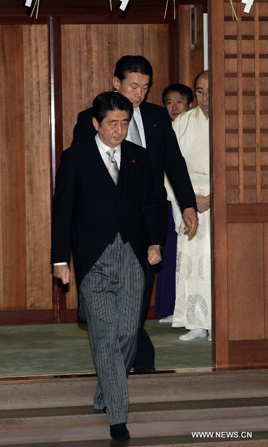 Abe visite le sanctuaire controversé Yasukuni en dépit de l'opposition des pays voisins